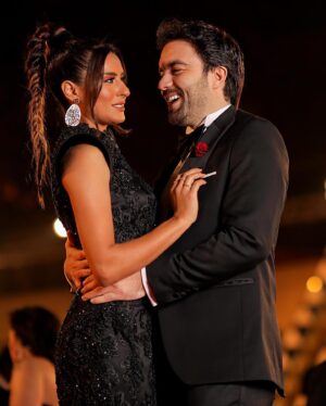 Sherif Ramzy Instagram - 9 years loving you ♥️ @sheriframzy 
Happy anniversary my love. 🌹🌹🌹