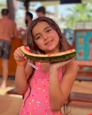 Sherif Ramzy Instagram - Wonderful experience at @yaswaterworldyasisland the park is awesome and we had so much fun 💦💦🤩
#abudhabi #waterworld #yasisland #family #vacation