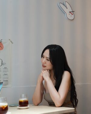 Shi Shi Instagram - 肌膚開心 人也開心 ♾️💛

@essenangeloclinic @essenangelo_aquahair
#璞之妍 #essenangelo #水飛梭 #台大皮膚專科 
#客製化療程 #水飛梭概念店 #質感醫美 #醫美首選 #膚質管理 #抗痘保濕 #清潔髒污 #非侵入