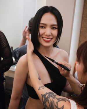 Shi Shi Instagram - 先來點紅毯美照唄！我是你的第幾美？🥰

gown @monotofficial @fwrd 
jewelry @boucheron 
shoes @aquazzura_taiwan 
styling @adec12 
hair @zoom_vanessa 
makeup @clairechengmakeup 
nail art @0.5.2.6 
manager @meluko1007 
photo @rockykao456 / @imhyl / 媒體

@gmamusic.official #金曲獎 #GMA35