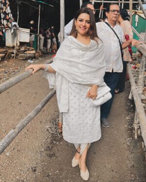 Shilpa Raizada Instagram - Bheema Shankar aur Trambkheswar mandir jaane ka avasar prapt hua…… meri friend Ankita aur uski family  k sath har har Mahadev 🙏🏻

 #harharmahadev #jaimahakal #harharshambhu #jaibholenath 🙏🏻