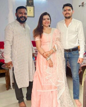 Shilpa Raizada Instagram - Happy raksha bandhan ♥️ 

Har ghar mein parvarish aisi ho jo #rgkar mein hua vo dobara kabhi na ho 

Hope we heal 🥲soon 🙏🏻🙏🏻🙏🏻 
Hope for justice 🙏🏻 
 @sonam08chouhan 
#hopeforjustice #rgkarmedicalcollege #nocrime #freedom #life #preciousmoments #family #godiskind #bekind #behumble #begrateful #thankyouforeverything #nocomplain 🙂🙏🏻 #jaiho #shilparaizada
