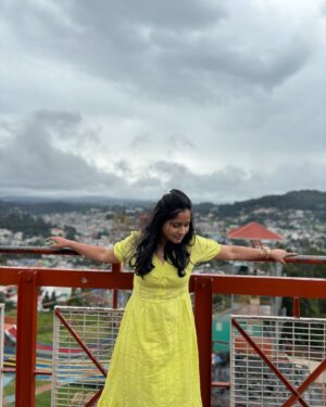 Shilpa Thakre Instagram - H🌼PE …….✨✨

#shilpathakre #expressionqueen #ooty #conoor #travel #travelphotography #travelgram #explore #exploring #insta #instagood #instagram #instamood #mountains #pahad #picoftheday #ootd #nature #live #love #solotravel #solo