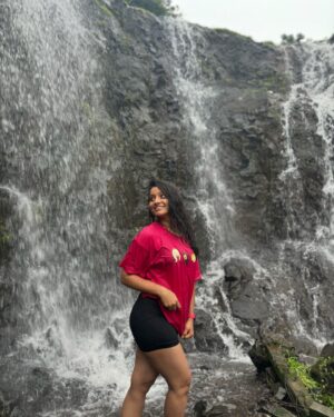Shilpa Thakre Instagram - For the
  L❤️VE of pretty waterfall 

#shilpathakre #expressionqueen #trip #waterfall #friends #travelphotography #travelgram #trendingreels #picture #pic #picoftheday #sky #ootd #ootn #travelindia #incredibleindia