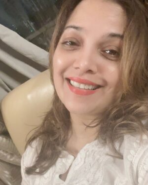 Shilpa Tulaskar Instagram - Smile through to get through …😊 ♥️

#molartomolarsmile #bareskin #wearyoursmile #happy #happyness #skincare #sunscreen