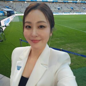 Shin A-young Instagram - Only on #coupangplayseries 
#쿠팡플레이 시리즈 프리뷰 함께 해요!!