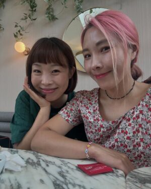 Shin Bong-sun Instagram - 나미랑 20만원 상품권 유효기간 임박해서 급정했지만 그래도 신나게 놀았던 우리 
ㄴ신봉선ㄱ 채널에서 유통기한 임박한 상품권쓰기 담아봤어요 🫰