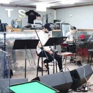 Shin Hye-sung Instagram - .
오늘 저녁 6시에 발매된
신혜성 스페셜 앨범 [Setlist] 모두 들어보셨나요?
.
어느 것 하나 모자란 트랙이 없어요😭
그래서 준비했습니다!
.
신혜성 스페셜 앨범 [Setlist]의 
수록곡을 모두 들어보실 수 있는 바로 그 공연👏🏻👏🏻
.
10월 19일(토)-20일(일) 경희대학교 평화의전당에서
열리는 신혜성 콘서트 [Setlist] 신곡 첫무대!!
많은 기대 부탁드려요😊
.
#신화 #SHINHWA
#신혜성 #SHINHYESUNG
#Setlist #스페셜앨범 #콘서트