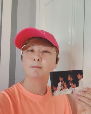 Shin Hye-sung Instagram - .
[Say 혜성]
신화의 22주년을 축하해 주신 모든 분들 너무 감사합니다. 항상 부족한 저희 6명을 변함없이 믿어 주시고 아껴주신 신화창조 여러분들 덕분이란 말씀 꼭 드리고 싶네요. 앞으로도 변함없는 응원과 사랑 부탁드려요. 항상 행복하고 건강하세요!
.
#신화 #데뷔22주년 #신화창조 #고마워요