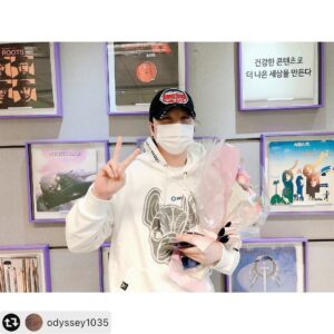 Shin Hye-sung Instagram - #리그램 - @odyssey1035
-
우리 셩디 감사패 받았대용 😭
오늘 마지막 생방송으로 진행되는
음악 오디세이 꼭 함께해주세요 🧡
8시 30분에 만나요 ‼️
#신혜성의음악오디세이 #음악오디세이 #신혜성