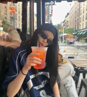 Shin Hyun-ji Instagram - You r beautiful 🤍