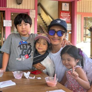 Shin Hyun-joon Instagram - 사랑합니다 주님💛
주님 내 길 아시네
흔들린 그 길에도 함께해
주님 내 일 아시네
멈춰진 나의 삶에도 늘 함께해
나의 힘이 되신 주
항상 같은 곳에서
주가 나의 도움 되시네
나의 길이 되신 주
변함없으신 계획
주가 나의 모든 걸음 되시네
아멘🙏🏼

#love #family #blessing #thankyoujesus 
#jesuslovesyou 
#기도하는아빠🙏🏼
#주님께모든걸맡기고🌈