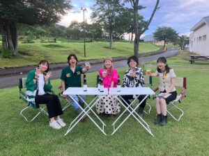 Shinji Takeda Instagram - 2024.8.16.#山形放送 『#武田真治 と#丸山桂里奈 の第10弾！やまがた月もりツアー　～月山の恵みを感じよう！スペシャル～』をご覧頂いた皆様ありがとうございました📺
子育て奮闘中の丸山さんが２年ぶりにツアー合流⚽️ また丸山さんのものまねで人気の#沙羅 さんも参加し、旦那さんでものまね芸人の#たむたむ さんまで同行する珍道中となりました^_^ 今回も#山川麻衣子 アナウンサーの進行で、テーマは#月山 の恵み。山懐でじっくり育てたブランド牛「#月山和牛」を味わい、#志津温泉 では#出羽三山 をイメージした#サウナ で整いました♨️ #大井沢 でオリジナル#こけし 作り、#月山湖で は#カヌー を楽しんだ後、湖畔でサウナ、#バーベキュー もついた観光パックを体験⤴︎ 最高の夏の思い出ができました٩( ᐛ )و 
お見逃しのかた、もう一度見たいかた、そもそも県外で見れなかったかたは、9月16日までTVerでご覧頂けます❗️ きっとあなたも#山形 に行きたくなるはず٩( ᐛ )و