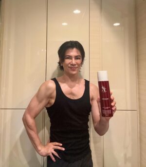 Shinji Takeda Instagram - 2024.7.26.パリオリンピック始まりましたね！頑張ってる選手見ると自分も運動したくなる単純な人間です٩( 'ω' )و 
オリンピック開催中は、たくさん運動しよっと♪
さて、面白い商品に出会ったのでご紹介します！
リアムールエキスパートマックスボディ
塗った箇所から入ってくる未体験の刺激は、瞬間的にやる気に変換される感じでトレーニングがはかどります‼
優秀なパーソナルトレーナーに指導を受けているかのように、鍛えたいところを明確に意識できるのは本当に嬉しい⤴
新しいトレーニングの友です💪
#PR #ボーテデラボ #リアムールエキスパートマックスボディ #エキスパートローション #ヒト幹細胞 #リアムール #リアムールコレクション  #ヒトiPS細胞培養液 #iPS細胞 #筋トレ #武田真治　
＠relabeaute_official