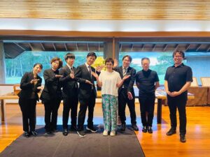 Shinobu Otake Instagram - 今日の朝日新聞連載コラム「まあいいか」で、八ヶ岳高原音楽堂でのコンサートの思い出を書きました。
今思い出しても楽しい日々でした。
音楽堂の方々、高原ロッジの方々、みーんな優しくて、素晴らしい方ばかりでした。
ピアノの坂本さんチェロの結城さんも、素敵で、またまた感謝の日でした。
沢山お友達も来てくれた。
ありがとう😊

また行きます‼️

最初の曲だけアップしますね。
どんなところだか観て欲しくて。
#ありがとう😊
#八ヶ岳高原音楽堂
#八ヶ岳高原ロッジ
#坂本昌之　さん
#結城貴弘　さん
#大竹しのぶ