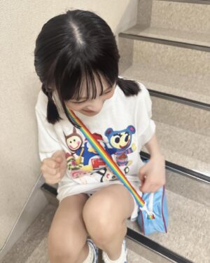 Shinzawa Nao Instagram - 普段着こんな感じやけど隣にいてもいい？💧

#彼女の私服がかわいい #エンジェルブルー #ナカムラくん #angelblue #ドンペン #ドンキホーテ #平成女児 #平成