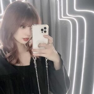 Shiori Instagram - ケラスターゼのポップアップイベントにお邪魔してきました！
クロノロジストは長年愛用していて、ツヤッツヤになるしいい香りがして大好きなヘアケアアイテムなので、今回イベントに参加できて嬉しいです☺️
いろんなブースがあってとっても楽しかった！

ポップアップは表参道で3/1(金)-3/3(日)と3/8(金)-3/10(日)の6日間、期間限定で開催しているので、皆さんも是非足を運んでみてください〜

#PR #ケラスターゼ #クロノロジスト #クロノロジストポップアップ