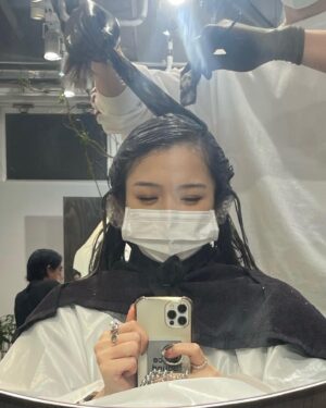 Shiori Instagram - 💇🏻‍♀️🖤