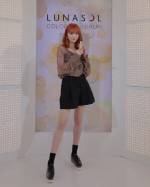 Shiori Instagram - 今月18日までやっているlunasolのPOPUPにお邪魔してきました💄

きらきらのパレットがめちゃかわでした〜
原宿に行ったらぜひ覗いてみてね

@lunasolofficial
#lunasol2023popup
#カラーオイルセラム
#オイル美容液ファンデーション