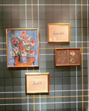 Shiori Instagram - ケイト・スペード ニューヨーク銀座店 3F に期間限定(8/26~10/2)に “Saturday Open House” pop-up shop がオープン🧡
可愛い撮影スポットが沢山あったよ！
ケイト・スペード ニューヨーク公式ラインから来場予約すれば、ケータリングもいただけるので是非足を運んでみてね！
#ケイトスペード #スペードフラワー