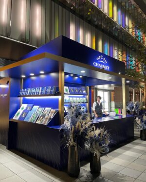 Shiori Instagram - 9月14日にCHAUMETがGINZA SIXに新店舗をオープンされたとのことで、お邪魔してきました。
うっとりするようなジュエリーたちに囲まれ、とても幸せな空間でした。

日本初のショーメ POP-UP カフェも期間限定でオープンしているので、是非足を運んでみてください💎
#pr #chaumet