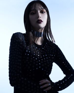 Shiori Instagram - 🌹💙

photographer @ttontonnz 
styling @domsyn 
make up @kohki_99 
hair @saikoohayashi 
lighting @kan_di_bird
