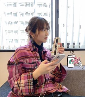 Shiori Instagram - ３月25日からオンライン限定で発売の
スタバとケイトスペードコラボ、ボトルデザインが春っぽくてかわいい🌸 　
スタバカスタム挑戦したいから、おすすめ教えて〜！！

@katespadejapan
@starbucks_j
#スターバックス
#ケイトスペード
#starbucksxkatespade