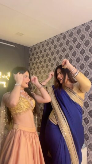 Shireen Mirza Instagram - Te phir Mai tainu hi takkaaa dholna 🫶🏻🧿🧚🏻‍♀️
Happy Galentine’s bestie 💘✨ #GalentinesDay #foreverandalways

🥰  @shireenmirza #prebirthdaypost #explorepage #girlbestie #galentines #fyp