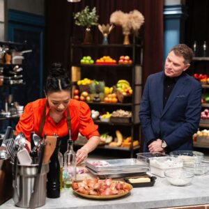 Shirley Chung Instagram - 🔥🔥🔥 Tonight! at 9pm – “Titans vs Shirley Chung”
What happens when you are battling chef friends that know each other’s cooking VERY Well?!! Hiiiiii Miky @mvoltaggio, Hiiiii Tiff @mastercheftd , Hiiiiiiiiiii BROOKIE @chefbrookew ……….. This was the toughest cook I ever did against my dear friends ❤️❤️❤️ Oh, the ingredients @bobbyflay picked?!!!😱😱. Can’t wait to watch tonight!! 
 
#BobbysTripleThreat @foodnetwork @StreamOnMax #chefshirleychung #dumplingmafiaqueen