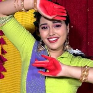Shivani Paliwal Instagram - Happy Holi❤️ Posted a new dance video🙈 Watch the full video out on my YouTube channel. Link in my bio🩷