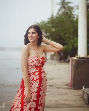 Shivani Raghuvanshi Instagram - Where the sky kisses the sea, 
I bloom in bright Colors …

Captured by: @_therahulsharmaa_ 
Hair & makeup : @dellsi.mody