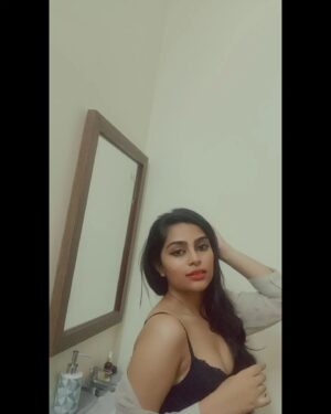 Shiyara Sharmi Instagram - >⁠.⁠< 📸

#shiyarasharmi #snapshots