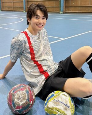 Sho Nishigaki Instagram - ⚽️🥅
⁡
「TV LIFE」本日発売！
⁡
今回の「SHOTIME」はフットサル編⚽️
⁡
苦手意識が克服できました！
⁡
そして、ドラマ「顔に泥を塗る」のインタビュー記事もございます！
⁡
ぜひチェックしてみてください！