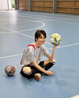 Sho Nishigaki Instagram - ⚽️🥅
⁡
「TV LIFE」本日発売！
⁡
今回の「SHOTIME」はフットサル編⚽️
⁡
苦手意識が克服できました！
⁡
そして、ドラマ「顔に泥を塗る」のインタビュー記事もございます！
⁡
ぜひチェックしてみてください！