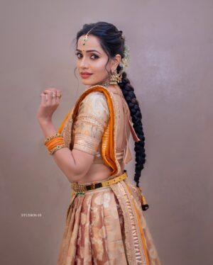 Shobha Shetty Instagram - Traditional me 😍
.
.
.
Outfit @naa_maguva 
Jewellery @jewelplanethyd 
PC @studios19_lsp 
Hairstyle @hairstylist_issak 
.
.
.
#shobhashettyyoutubechannel#shoot#mood#