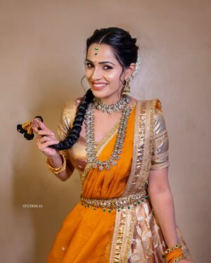 Shobha Shetty Instagram - Traditional me 😍
.
.
.
Outfit @naa_maguva 
Jewellery @jewelplanethyd 
PC @studios19_lsp 
Hairstyle @hairstylist_issak 
.
.
.
#shobhashettyyoutubechannel#shoot#mood#