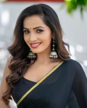 Shobha Shetty Instagram - 🖤🖤🖤🖤🖤
. Kiraak boys khiladi girls 
Episode 5 look.!!!🫶
❤️❤️❤️❤️❤️❤️
.
.
Hairstyle @hairstylist_issak 
PC @studios19_lsp 
Outfit @naa_maguva 

#newshow#starmaa#love#greatfullformylife#love
.
.
.
.
#shootmood#