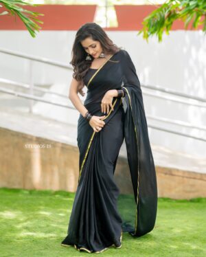 Shobha Shetty Instagram - 🖤🖤🖤🖤🖤
. Kiraak boys khiladi girls 
Episode 5 look.!!!🫶
❤️❤️❤️❤️❤️❤️
.
.
Hairstyle @hairstylist_issak 
PC @studios19_lsp 
Outfit @naa_maguva 

#newshow#starmaa#love#greatfullformylife#love
.
.
.
.
#shootmood#