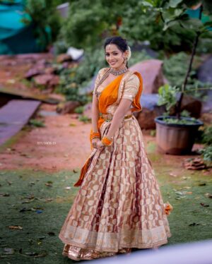 Shobha Shetty Instagram - Traditional me 😍
.
.
.
Outfit @naa_maguva 
Jewellery @jewelplanethyd 
PC @studios19_lsp 
Hairstyle @hairstylist_issak 
.
.
.
#shobhashettyyoutubechannel#shoot#mood#