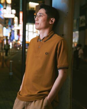 Shohei Matsuzaki Instagram - ー素敵なナイトアウトに欠かせないものは？

過ごしやすい気候が大事かなって思います。あとは、無理しないこと。

役者、松㟢 翔平 @matuzakishohei が着るフレッドペリーシャツ。

インタビュー：https://www.fredperry.jp/shop/pg/12023q3-the-fred-perry-shirt/

#fredperry #フレッドペリー #fredperryshirt #フレッドペリーシャツ #ポロシャツ #fpnighttales