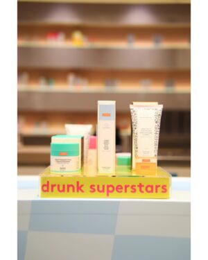 Shohei Matsuzaki Instagram - @drunkelephant 
アフリカに自生するマルーラの木の実🫒を食べて酔っ払った象から名前がついたスキンケアブランド、ドランクエレファントのポップアップイベントに行きました🐘
生活習慣や肌の診断してもらったら、夜更かし気味の自分にはT.L.C. Framboosというピーリングセラムと、F-Balmという洗い流さないマスクの組み合わせが良いみたいです🐘
ひんやり、肌もつるつるになって気持ちいいですよ🐘

ポップアップイベントは伊勢丹新宿メンズ館で1/16まで開催中。
皆さまもぜひ見に行ってみてください🐘

@isetanmens_cosmetics 
#ドランクエレファント #PR