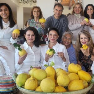 Shohreh Aghdashloo Instagram - Last week, I had the pleasure of meeting with some of the members of the KCIS and learn about their revolutionary method of educating underprivileged kids.

Keep Children in School (KCIS) is dedicated to empowering students from underprivileged backgrounds by providing essential resources and support to help them succeed academically. Their mission is to break the cycle of poverty and create a brighter future for every child through education. 

If you want to support them and their mission, go to @kcisfoundation. 🙏🏼❤️

With special thanks to Elham Moore,
President & CEO of the KCIS

هفته گذشته، افتخار دیدار با برخی از اعضا KCIS را داشتم و فرصت اشنایی با روش انقلابی آنها برای آموزش به کودکان محروم را.

کودکان را در مدرسه نگه دارید (KCIS) به توانمندسازی دانش‌آموزان از پیشینه‌های محروم با ارائه منابع ضروری و پشتیبانی برای کمک به موفقیت تحصیلی آنها اختصاص دارد. ماموریت آنها شکستن چرخه فقر و ایجاد آینده روشن تر برای هر کودک از طریق آموزش است.

اگر می خواهید از آنها و ماموریت آنها حمایت کنید، به @kcisfoundation بروید. 🙏🏼❤️

با تشکر ویژه از الهام مور
رئیس و مدیر عامل KCIS

#kcis #keepchildreninschool