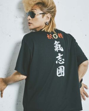 Shou Ayanokouji Instagram - 氣志團 × SY32 by SWEET YEARS®︎
「THE IDO-GI」

@sy32_staff
@sy32_store_shibuya 

#SY32
#SY32bySWEETYEARS®︎
#氣志團
#KISHIDAN
#綾小路翔
#ShowAyanocozey
#早乙女光
#HikaruSaotome
#西園寺瞳
#HitomiSaionji
#星グランマニエ
#HoshiGrandmarnier
#白鳥松竹梅
#ShochikubaiShiratori
#叶亜樹良
#akirakano