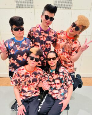 Shou Ayanokouji Instagram - やぁ、ヤバイTシャツ屋さん木更津店だよ！大好評「推しの子分〜転生したら氣志團だった件〜」ツアーも佳境へ！おかげ様で、チケットが間に合うのは残すところ3月9日（土）大阪・南海浪切ホールのみ！ランマと松の合同誕生日会も開催！Go to Go Do Birthday!! みんな、来てね！（※チケットはプロフィール欄から夜露死苦！）
#氣志團 #岸和田 #岸和團