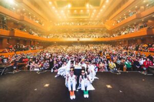 Shou Ayanokouji Instagram - 大阪ツアーセミファイナルありがとう。
ランマと松、お誕生日おめでとう。
さぁ、いよいよ東京ファイナルへ。
任せて。
幸せにしかしねーから。

#氣志團
#全國ホールGIGツアー
#推しの子分
#転生したら氣志團だった件
#Photo #by #青木カズロー @cazrowaoki
#カズローに
#SUPERBEAVERやワンオクみたいに撮って
#可能な限り顔もSUPERBEAVERやワンオクみたいにして
#と頼んだ一枚
#流石
#ほぼSUPERBEAVER
#ほぼONEOKROCK
#天下無双のジェネリックロックスター
#奴らの名は
#氣志團