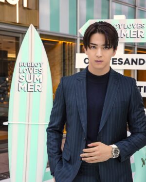 Shouma Kai Instagram - 『HUBLOT LOVES SUMMER 2024』
ウブロ表参道ブティック、お邪魔しました！

前回伺った時とはガラッとイメージの違う、
大掛かりでポップな夏らしいラッピング。

土日祝日限定で写真にあるモクテルを飲めるキャンペーンも行っているそうです！

8/12(月)までです！
暑い夏はHUBLOTとモクテルで🍹

#Hublot 
#ウブロ
#HublotLovesSummer
#PR