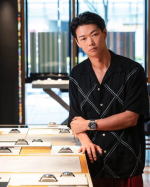 Show Kasamatsu Instagram - さいこー！ほしー！！！

8月12日(月)まで開催中の「HUBLOT」のサマーキャンペーン「HUBLOT LOVES SUMMER 2024」へ！ 
今回はスクエア・バン ウニコ キングゴールド ブルーセラミックを着用！ 
 #pr #Hublot #ウブロ #HublotLovesSummer
