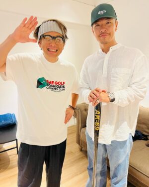 Shôzô Endô Instagram - AK-69君もゴルフにハマってまーす✌️カリスマ、オーラやばい！#遠藤章造#ココリコ#AK-69#ゴルフ#ラジオ#ホホホイサンデー#カリスマ