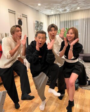 Shôzô Endô Instagram - ほほほいバチェラー❗️
御結婚おめでとう㊗️

#黄皓 #當間ローズ #秋倉諒子 
#バチェラー #ココリコ