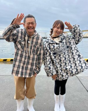 Shôzô Endô Instagram - 🎵みなよのみの字はみんなのみ〜みなよのなの字はなかよしのな〜みなよのよの字はよろしくのよ〜🎵そんな美奈代さんがホホホイを〜❗️
#遠藤章造#ココリコ#渡辺美奈代#岩手#青森#三陸の魚#美味しい#ホホホイ